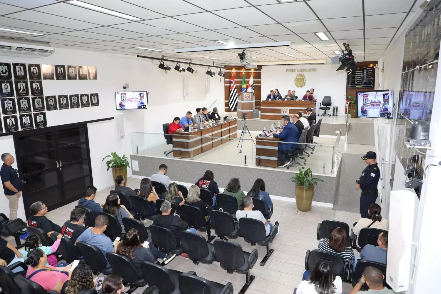 Vereadores aprovam reajuste salarial de 5,4% aos servidores públicos municipais